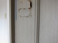 引き戸の穴