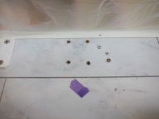 階段ホール 手すり金具のだめ穴