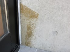 コンクリート打ちっぱなしのシミ補修