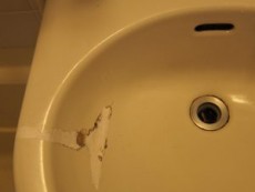 賃貸物件の洗面ボウルひび
