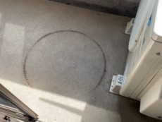 ベランダ長尺シートのタイヤ跡