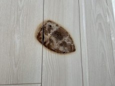 アイロンのコゲ跡