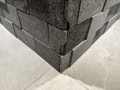 マンションエントランス石材割れ