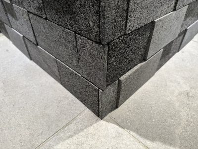 マンションエントランス石材割れ